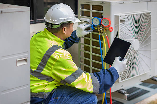 Professional Hvac Installation technician working in Universal City, TX